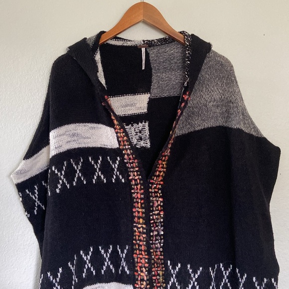 Free People Solstice Spirit Embellished Poncho Knit Alpaca Blend Women’s M/L - Picture 6 of 16